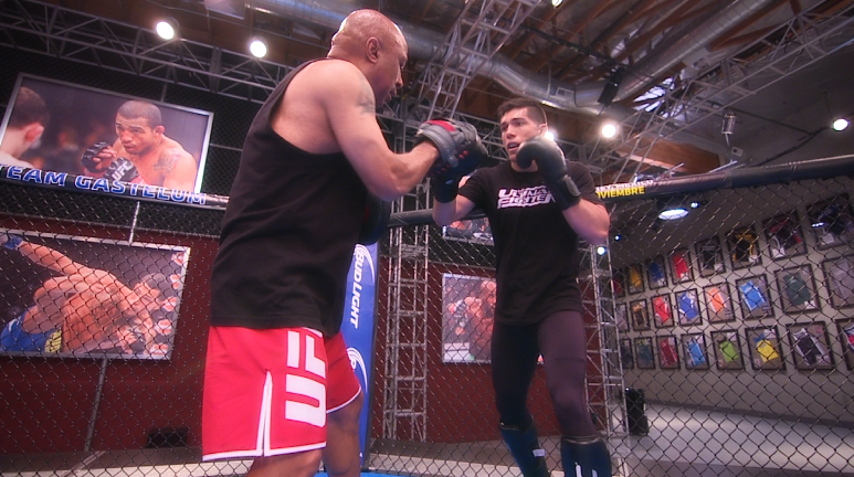 Álvaro Herrea entrena para su pelea