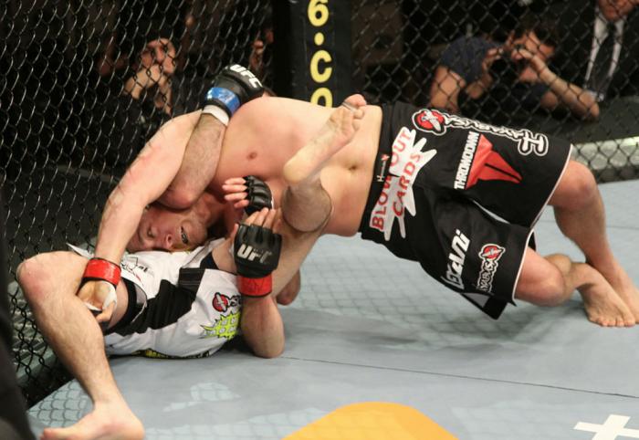 Mike Pierce vs Kenny Robertson