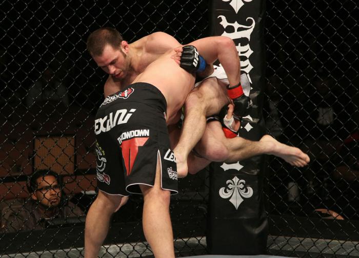 Mike Pierce vs Kenny Robertson