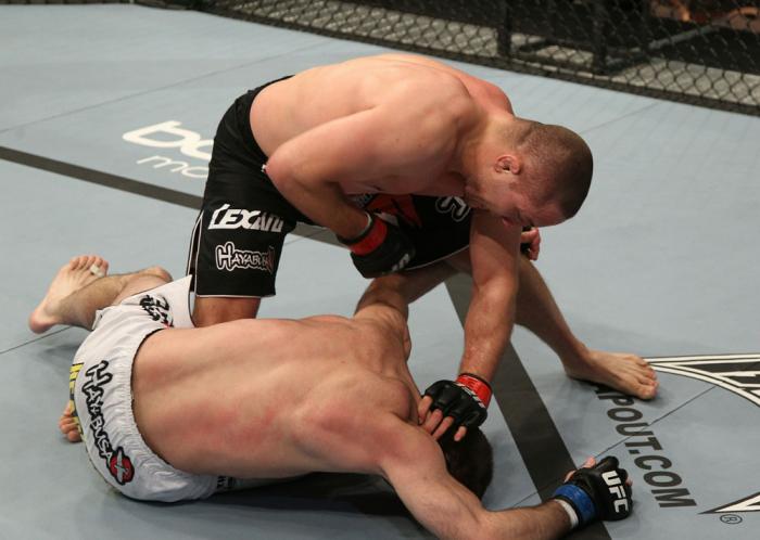 Mike Pierce vs Kenny Robertson