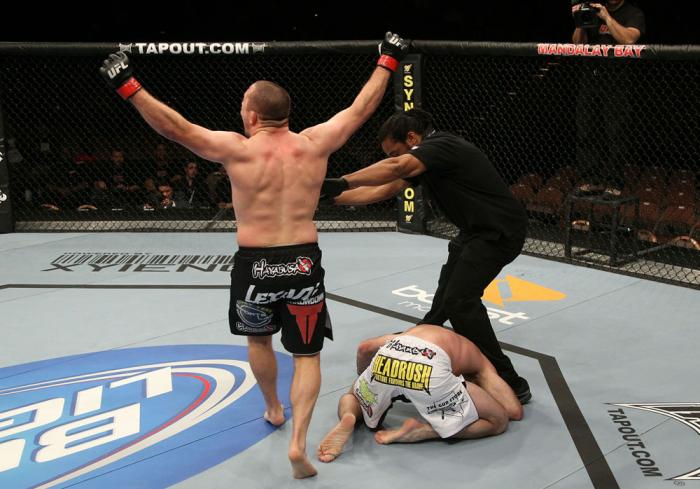 Mike Pierce vs Kenny Robertson