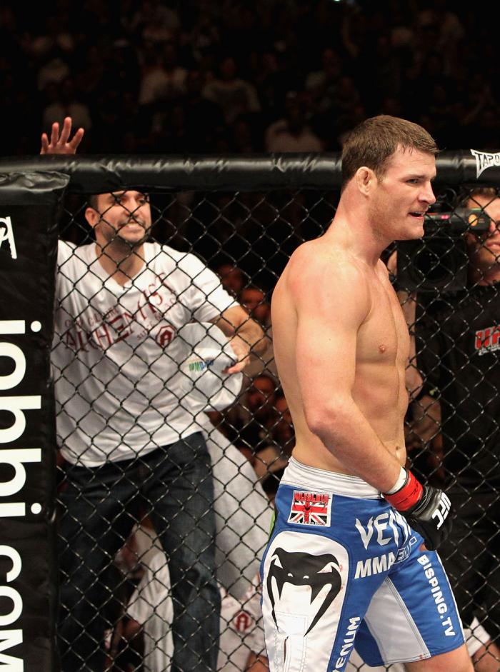 Michael Bisping celebrates his win