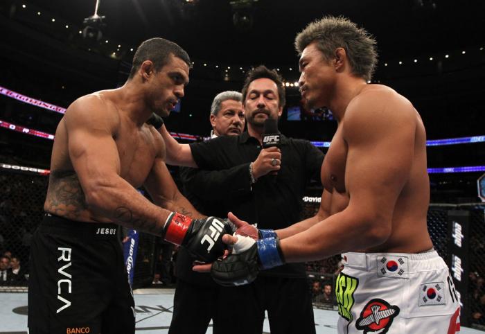 UFC 133: Belfort vs. Akiyama