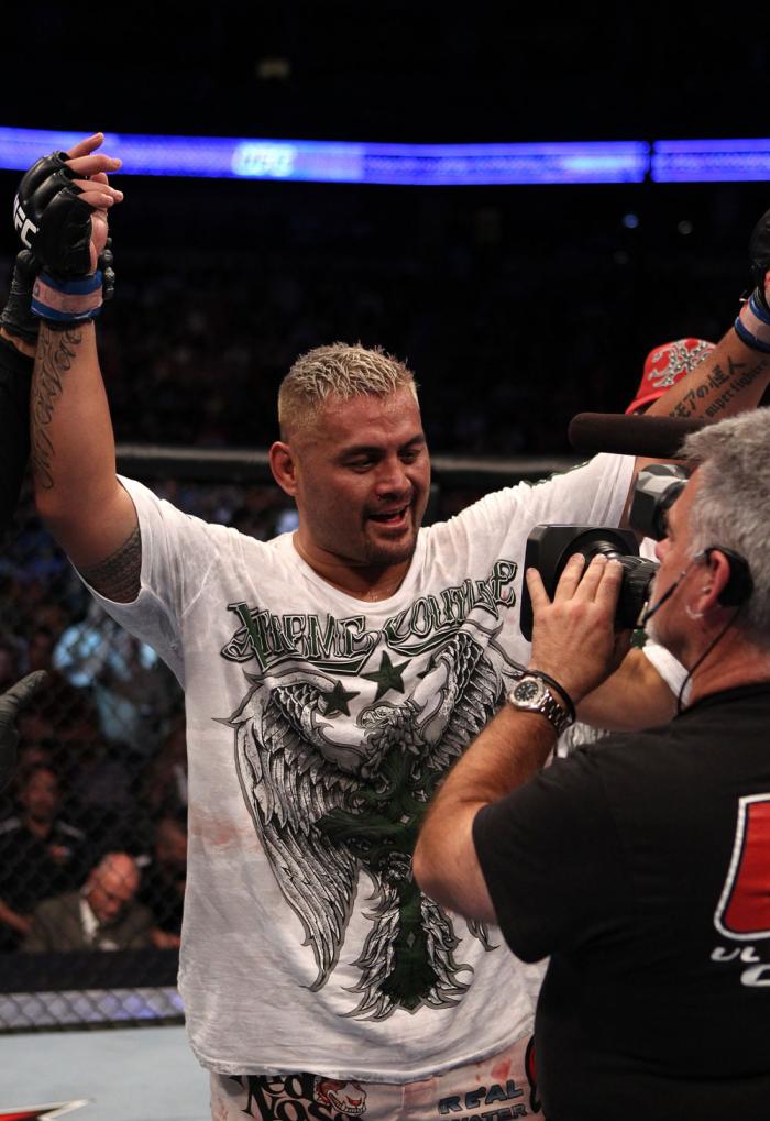 Mark Hunt celebrates his win