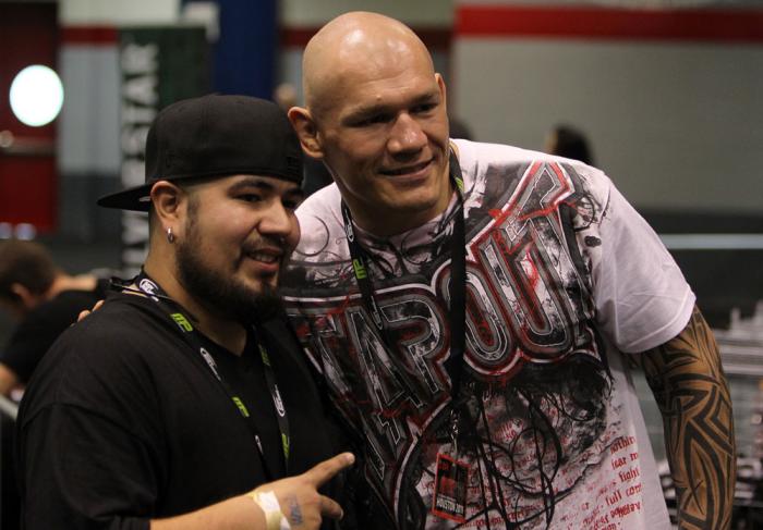 UFC fighter Krzysztof Soszynski poses for a photo with a fan at the UFC Fan Expo