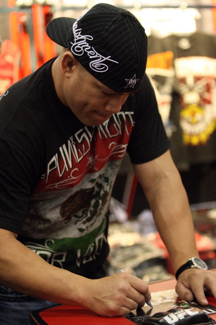 Tito Ortiz signs an autograph