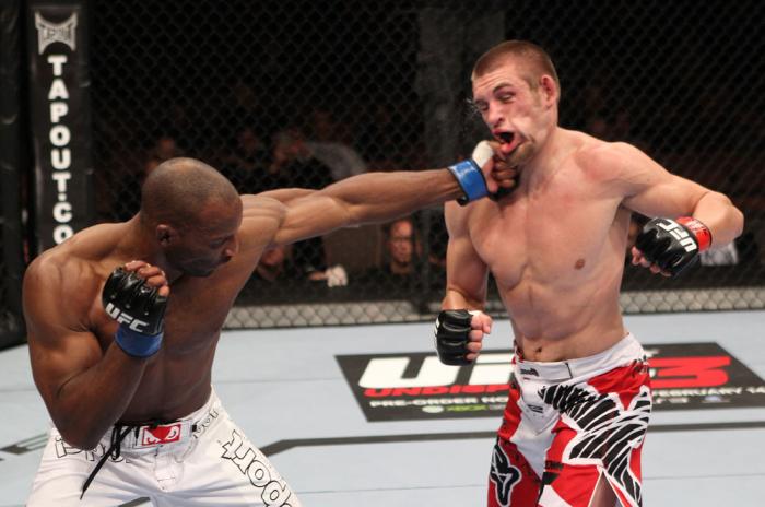 Dustin Jacoby (red trunks) vs Clifford Starks (white trunks)