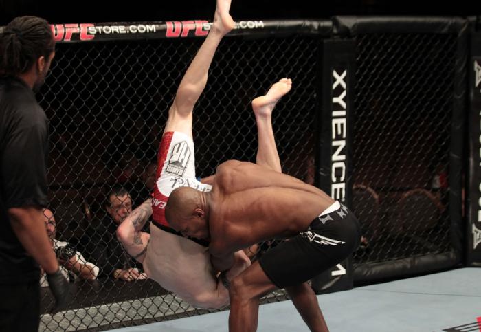 Chris Camozzi vs Francis Carmont