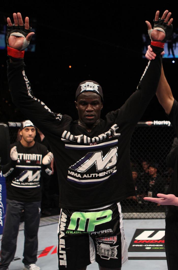 Cheick Kongo celebrates his win