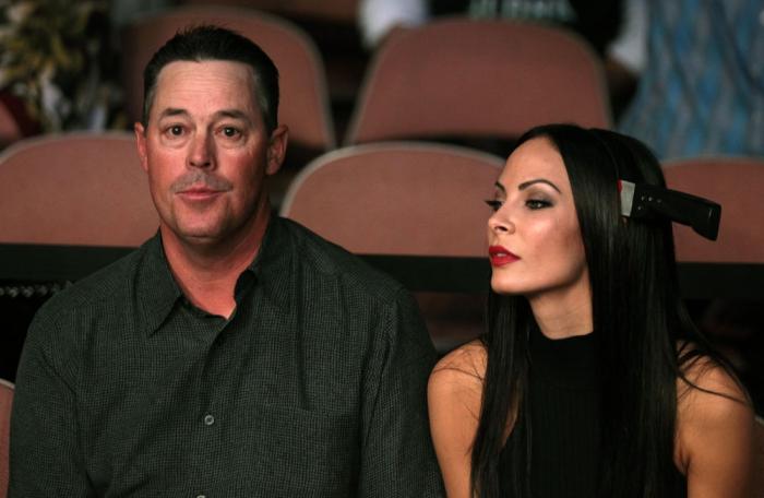 (L-R) Former MLB pitcher Greg Maddux and television personality Kenda Perez