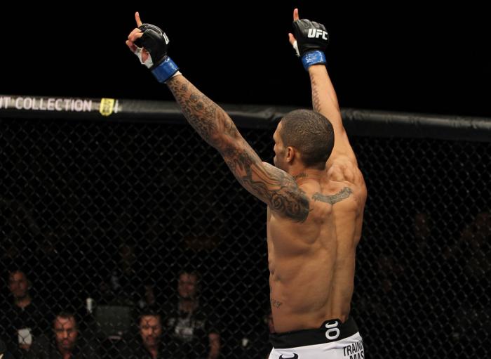 Che Mills celebrates his win