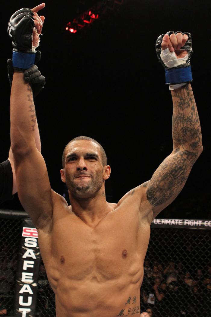 Che Mills celebrates his win