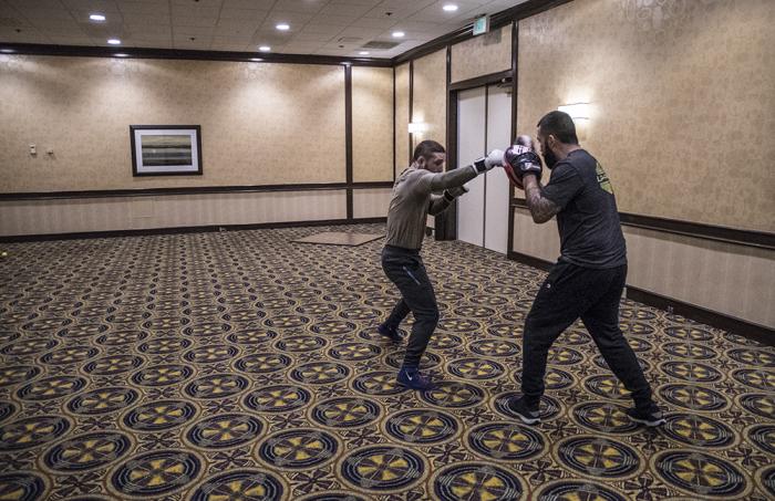 UFC 232 Chad Mendes late workout