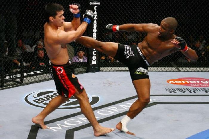 LAS VEGAS - MAY 23: Lyoto Machida (L) battles Rashad Evans (R) during their Light Heavyweight Title bout at UFC 98: Evans vs Machida at the MGM Grand Garden Arena on May 23, 2009 in Las Vegas, Nevada. (Photo by Al Bello/Zuffa, LLC via Getty Images)