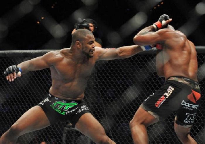 LAS VEGAS - MAY 29: UFC fighter Rashad Evans (L) battles UFC fighter Quinton 'Rampage' Jackson during their Light Heavyweight fight at UFC 114: Rampage vs. Evans at the MGM Grand Hotel on May 29, 2010 in Las Vegas, Nevada. (Photo by Jon Kopaloff/Zuffa, LL
