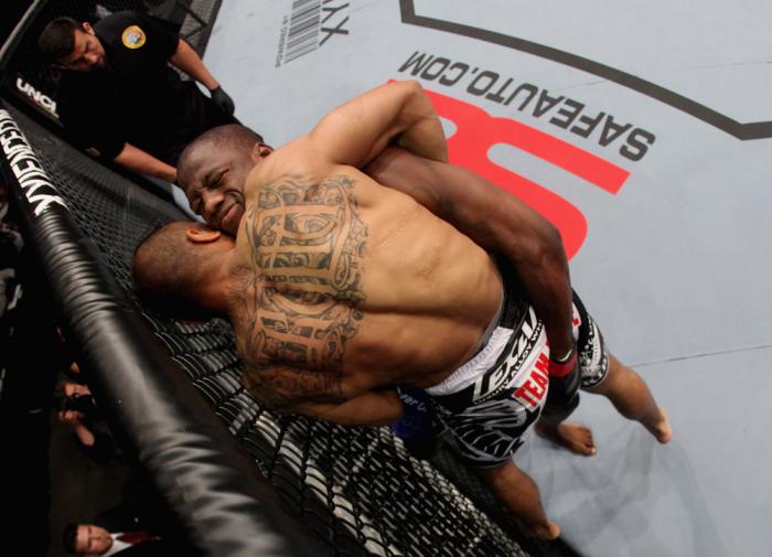 Robert Peralta vs Mackens Semerzier