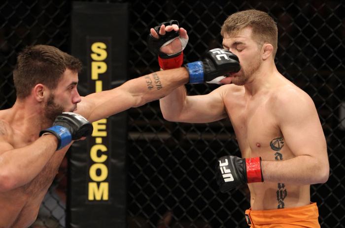 Bryan Caraway vs Dustin Neace