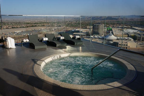 El jacuzzi donde el equipo perdedor tuvo que meterse, ¡nada mal la vista!