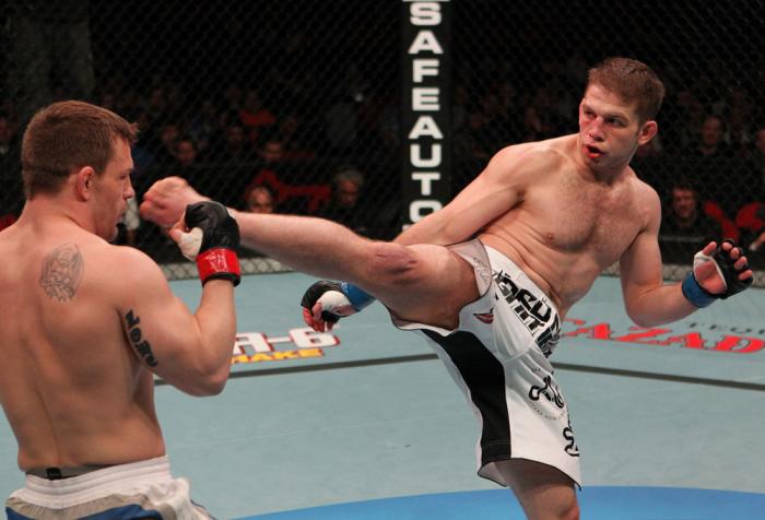 Nik Lentz vs Waylon Lowe