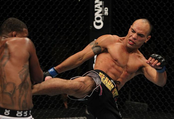 Michael Johnson vs Edward Faaloloto