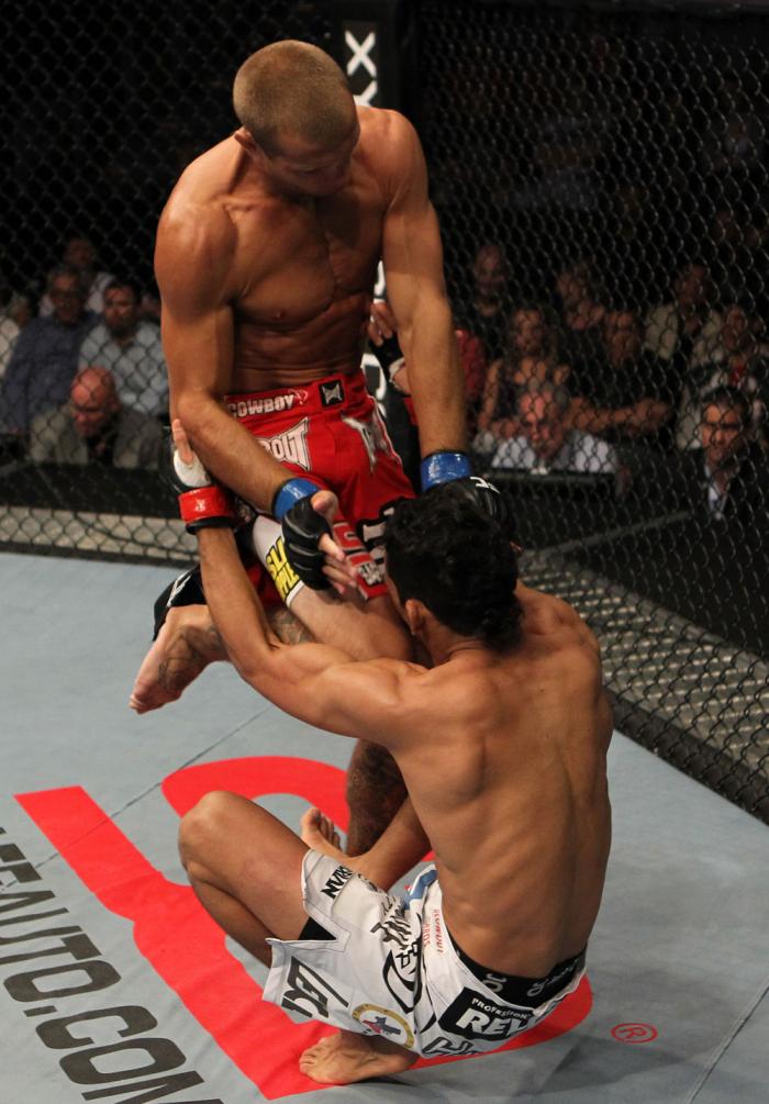 Donald Cerrone vs Charles Oliveira