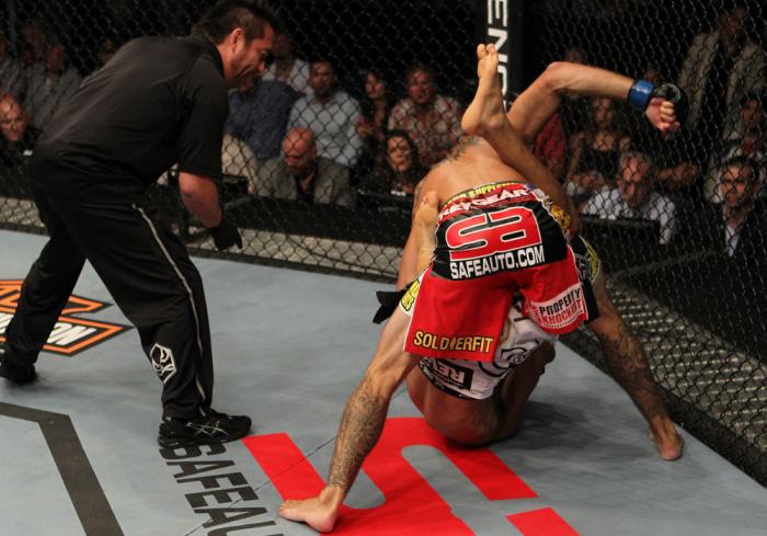 Donald Cerrone vs Charles Oliveira