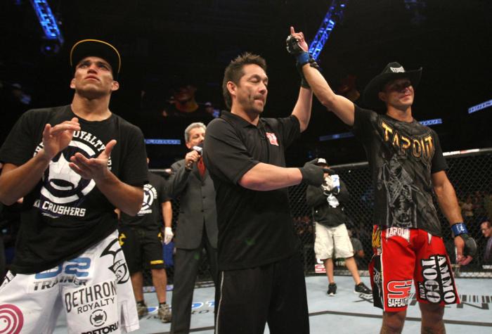 Donald Cerrone vs Charles Oliveira