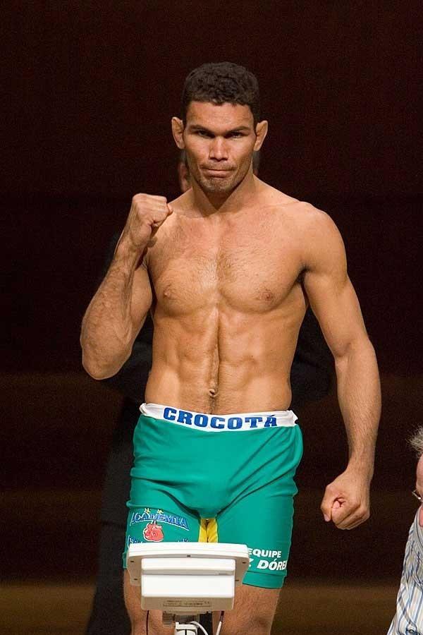 UFC 70: Nations Collide Weigh-In: Edilberto Crocota