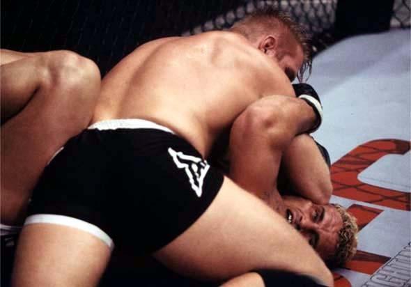 UFC 34 Image 01