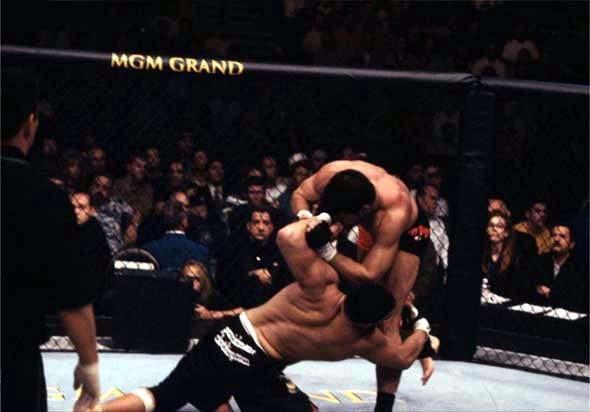 UFC 34 Image 13