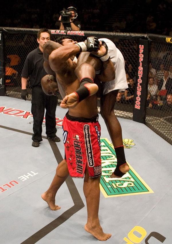 UFC 70: Nations Collide Assuerio Silva vs. Cheick Kongo