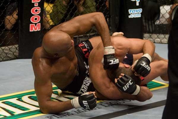 UFC 82 Anderson Silva vs Dan Henderson
