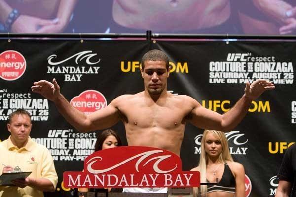 UFC 74 Weigh In Thales Leites