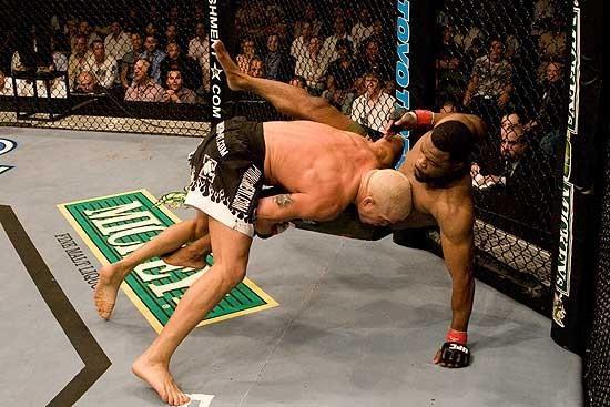 Tito Ortiz vs Rashad Evans UFC 73