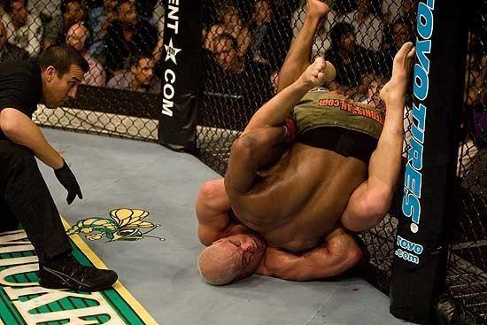 Tito Ortiz vs Rashad Evans UFC 73