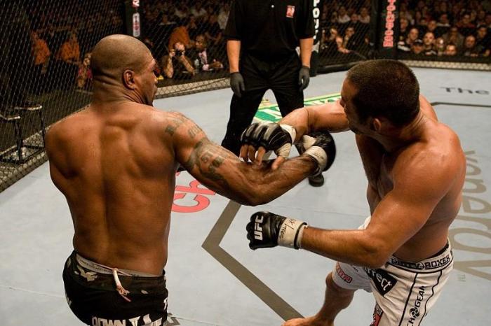 Rampage Jackson vs Dan Henderson UFC 75