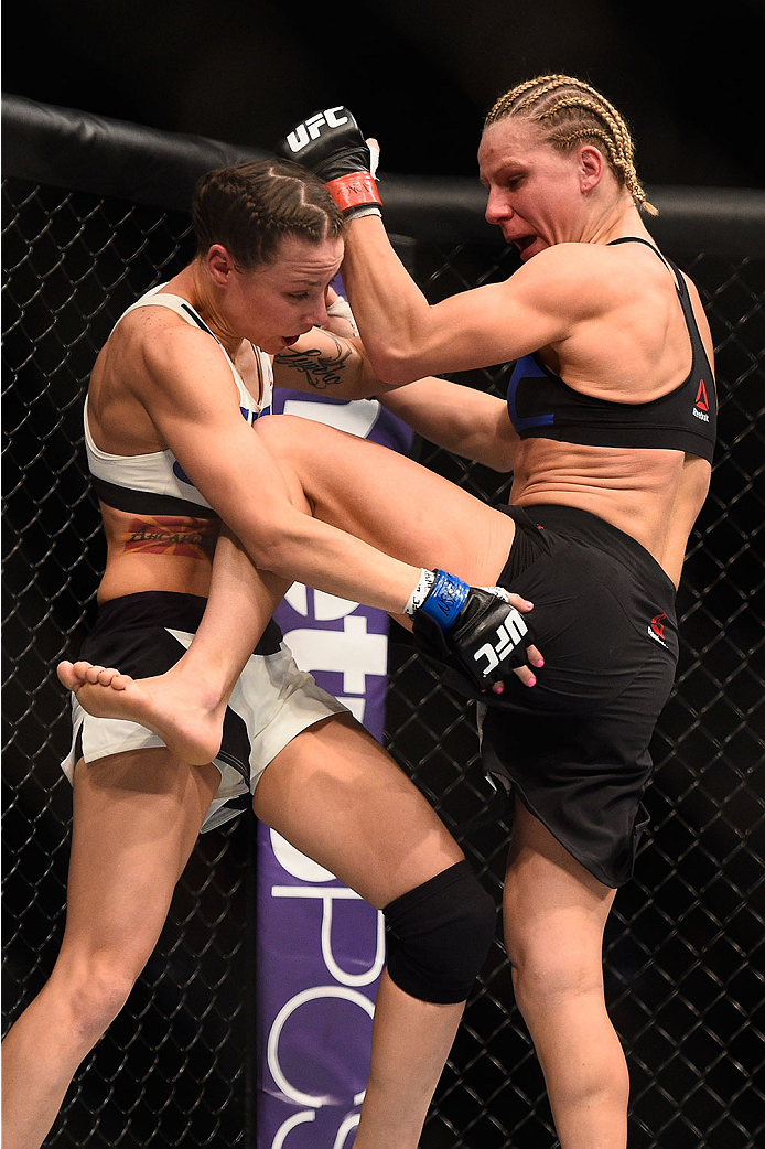 LAS VEGAS, NV - JANUARY 02: (R-L) Justine Kish knees Nina Ansaroff in their women's strawweight bout during the UFC 195 event inside MGM Grand Garden Arena on January 2, 2016 in Las Vegas, Nevada. (Photo by Jeff Bottari/Zuffa LLC/Zuffa LLC via Getty Imag