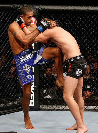 LONDON, ENGLAND - FEBRUARY 16: (L-R) Jorge Santiago knees Gunnar Nelson in their welterweight fight during the UFC on Fuel TV event on February 16, 2013 at Wembley Arena in London, England. (Photo by Josh Hedges/Zuffa LLC/Zuffa LLC via Getty Images)