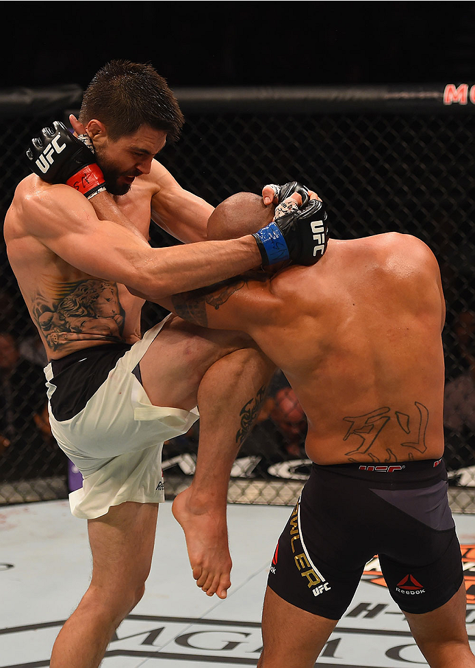LAS VEGAS, NV - JANUARY 02: (L-R) Carlos Condit knees Robbie Lawler in their UFC welterweight championship bout during the UFC 195 event inside MGM Grand Garden Arena on January 2, 2016 in Las Vegas, Nevada. (Photo by Josh Hedges/Zuffa LLC/Zuffa LLC via