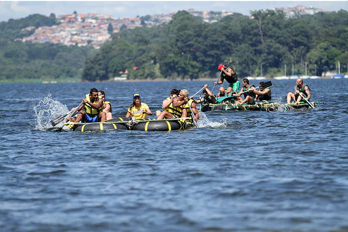 SAO PAULO, BRAZIL - JANUARY 22: Team Wanderlei leads the water race against Team Sonnen in the challenge during season three of The Ultimate Fighter Brazil on January 22, 2014 in Sao Paulo, Brazil. (Photo by Luiz Pires Dias/Zuffa LLC/Zuffa LLC via Getty