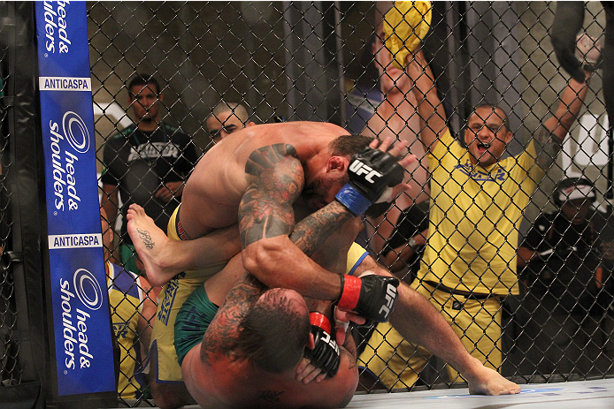 SAO PAULO, BRAZIL - JANUARY 24: Team Wanderlei fighter Ricardo Abreu elbows Team Sonnen fighter Guilherme de Vasconcelos in their middleweight fight during season three of The Ultimate Fighter Brazil on January 24, 2014 in Sao Paulo, Brazil. (Photo by Lu