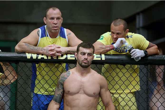 SAO PAULO, BRAZIL - JANUARY 24: Team Wanderlei fighter Ricardo Abreu (C) stands in his corner with Coach Wanderlei SIlva (L) and muay thai coach Andre Amade (R) before facing Team Sonnen fighter Guilherme de Vasconcelos in their middleweight fight during