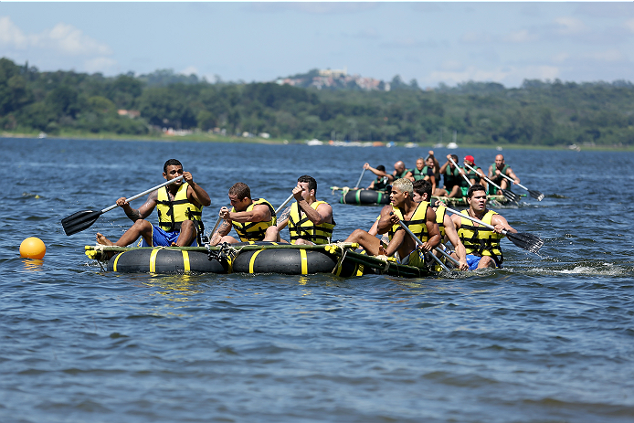 SAO PAULO, BRAZIL - JANUARY 22: Team Wanderlei leads the water race against Team Sonnen in the challenge during season three of The Ultimate Fighter Brazil on January 22, 2014 in Sao Paulo, Brazil. (Photo by Luiz Pires Dias/Zuffa LLC/Zuffa LLC via Getty