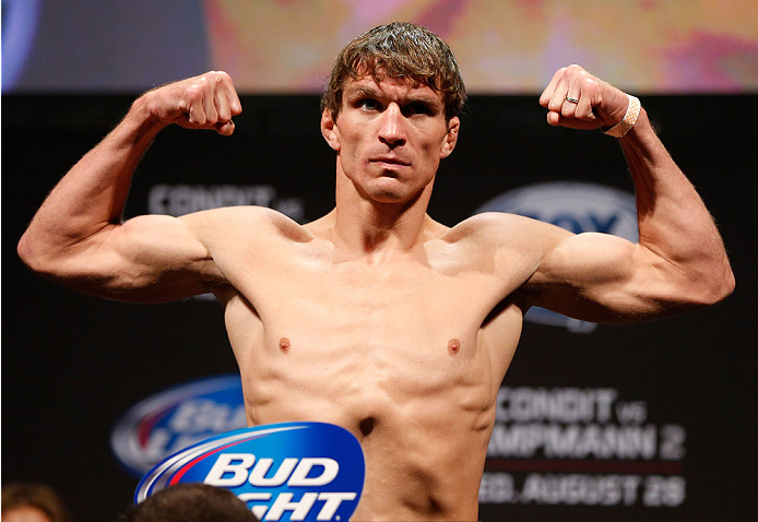 INDIANAPOLIS, IN - AUGUST 27: Darren Elkins weighs in during the UFC weigh-in event at Bankers Life Fieldhouse on August 27, 2013 in Indianapolis, Indiana. (Photo by Josh Hedges/Zuffa LLC/Zuffa LLC via Getty Images)
