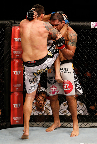 FORTALEZA, BRAZIL - JUNE 08: (L-R) Fabricio Werdum knees Antonio Rodrigo "Minotauro" Nogueira in their heavyweight fight during the UFC on FUEL TV event at Paulo Sarasate Arena on June 8, 2013 in Fortaleza, Ceara, Brazil. (Photo by Josh Hedges/Zuffa LLC