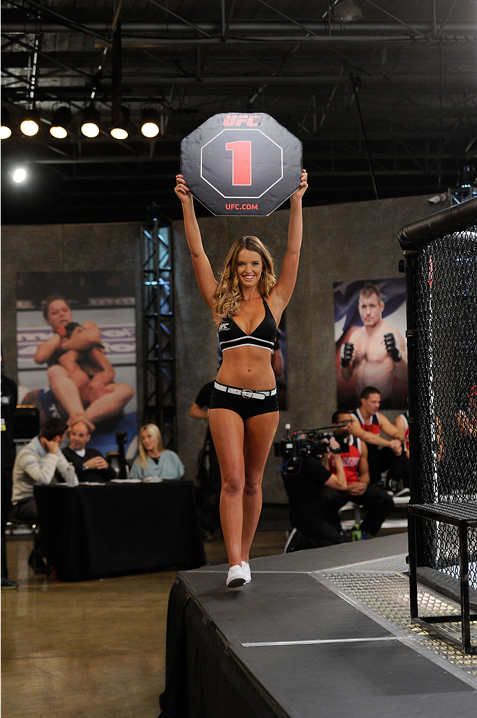 LACHUTE, CANADA - NOVEMBER 2: UFC Octagon Girl Kahili Blundell introduces a round beforeTeam Australia fighter Brendan O'Reilly takes on Team Canada fighter Kajan Johnson in their welterweight bout during filming of The Ultimate Fighter Nations televisio