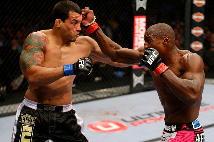NEWARK, NJ - APRIL 27: (L-R) Vinny Magalhaes exchanges punches with Phil Davis in their light heavyweight bout during the UFC 159 event at the Prudential Center on April 27, 2013 in Newark, New Jersey. (Photo by Al Bello/Zuffa LLC/Zuffa LLC Via Getty Im
