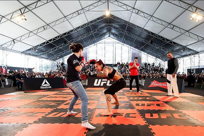 RIO DE JANEIRO, BRAZIL - MAY 11: Catchweight Cris "Cyborg Justino of Brazil holds with a fan an open training session at Arena da Baixada stadium on May 11, 2016 in Curitiba, Brazil. (Photo by Buda Mendes/Zuffa LLC/Zuffa LLC via Getty Images) ***Local Cap