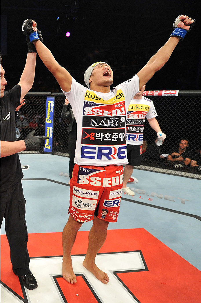 BARUERI, BRAZIL - OCTOBER 9: Dong Hyun Kim celebrates after defeating Erick Silva (not pictured) in their welterweight bout during the UFC Fight Night event at the Ginasio Jose Correa on October 9, 2013 in Barueri, Sao Paulo, Brazil. (Photo by Jeff Botta