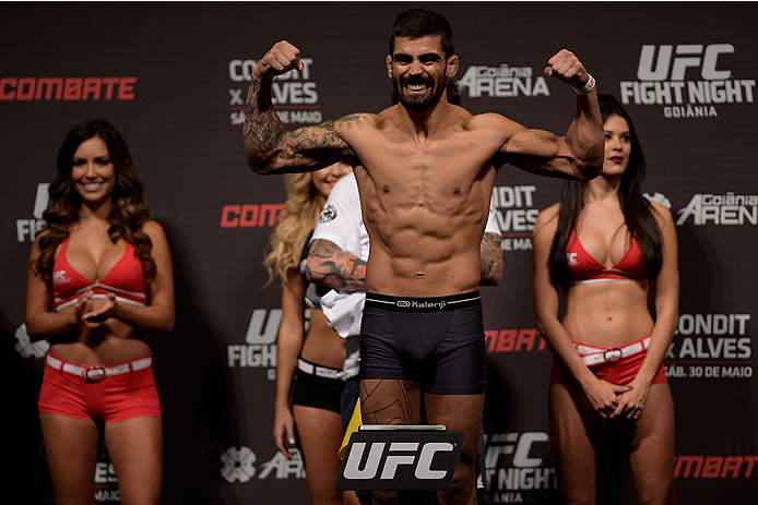 GOIANIA, BRAZIL - MAY 29:Welterweight fighter Elizeu Capoeira of Brazil weighs in during the UFC Fight Night Weigh-ins at Goiania Arena on May 29, 2015 in Goiania, Brazil. (Photo by Buda Mendes/Zuffa LLC/Zuffa LLC via Getty Images)